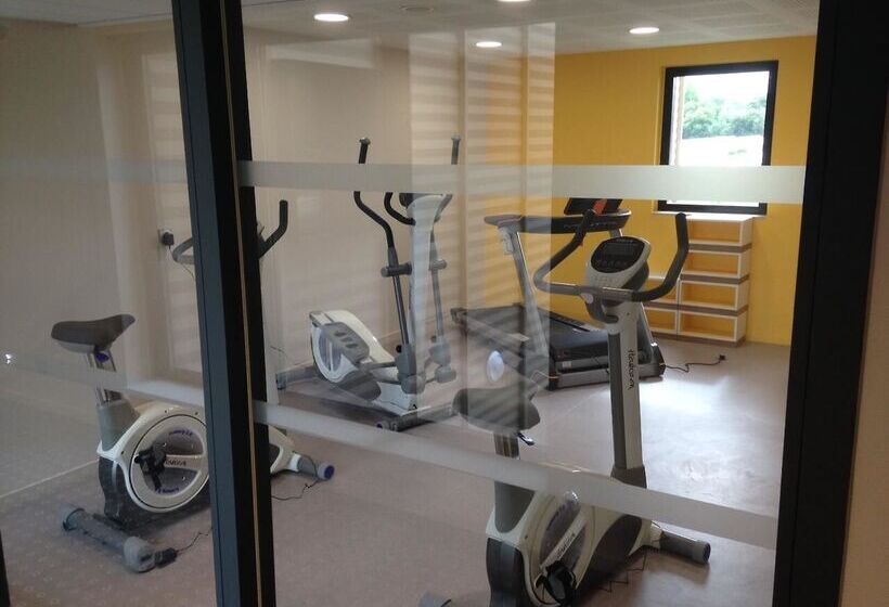 בית מלון כפרי Kyriad Prestige Pau – Palais Des Sports