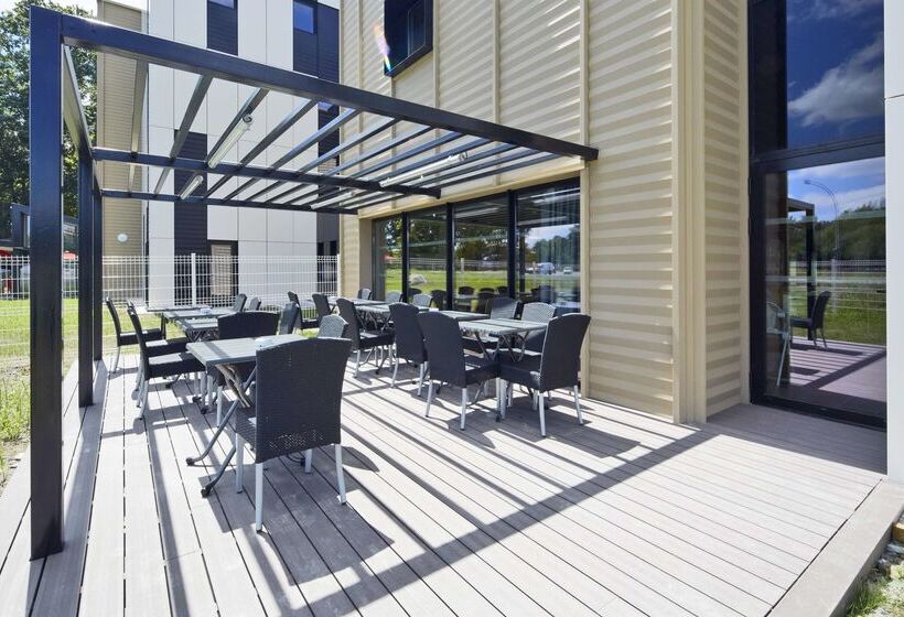 בית מלון כפרי Kyriad Prestige Pau – Palais Des Sports