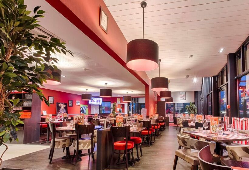 בית מלון כפרי Kyriad Prestige Pau – Palais Des Sports