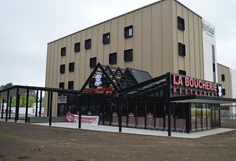 בית מלון כפרי Kyriad Prestige Pau – Palais Des Sports