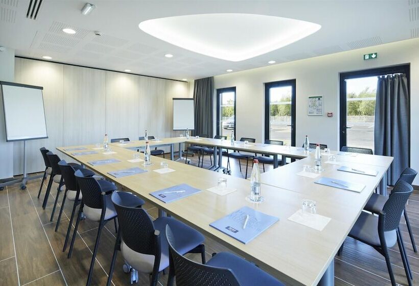 בית מלון כפרי Kyriad Prestige Pau – Palais Des Sports