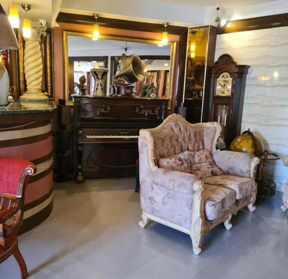 هتل Les Ambassadeurs