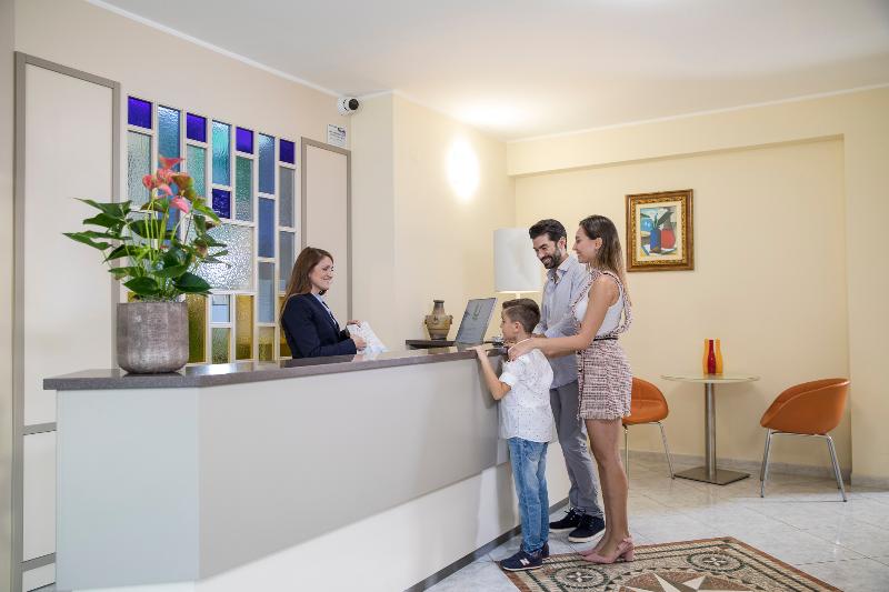 Lu  Hotel Maladroxia