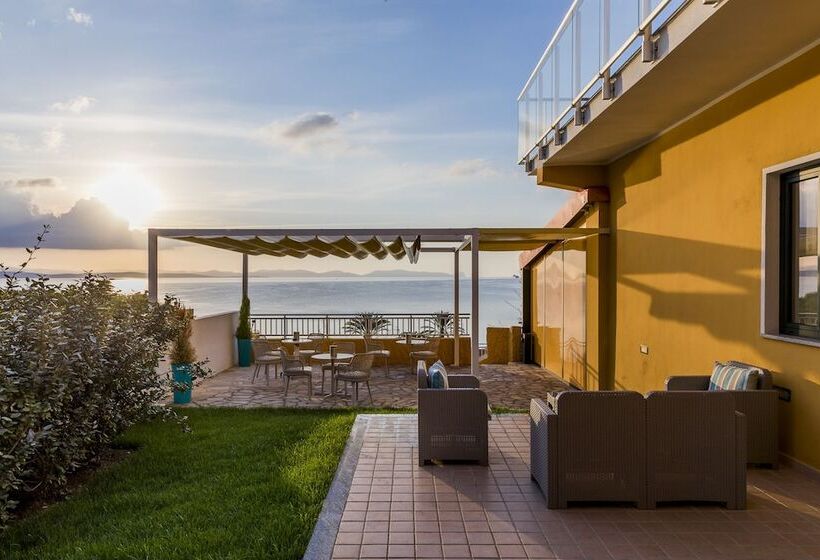 Lu  Hotel Maladroxia