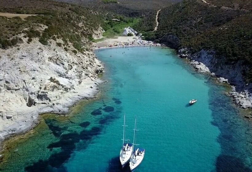 Lu  Hotel Maladroxia