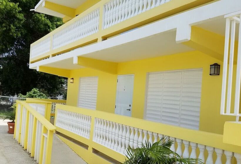 هتل Combate Beach Resort