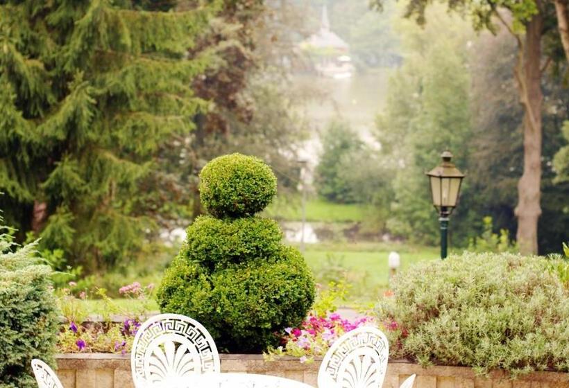 Отель Martin's Manoir