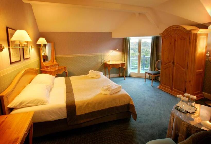 Отель Martin's Manoir