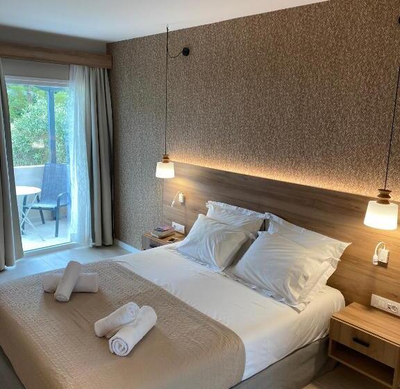 ホテル Mikros Paradisos