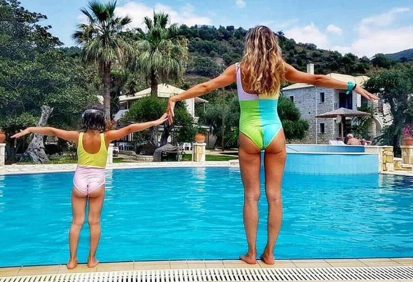 ホテル Mikros Paradisos