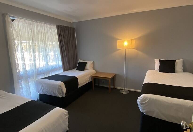 فندق Old Maitland Inn