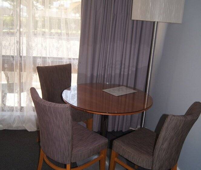 فندق Old Maitland Inn