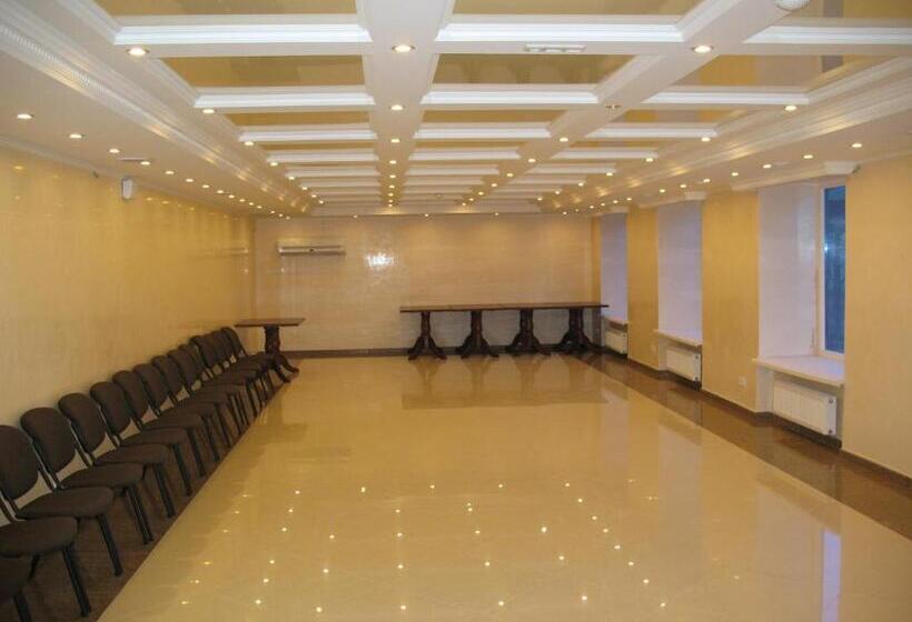 هتل Optima Deluxe Kryvyi Rih