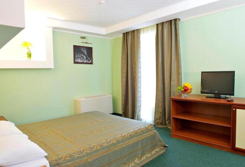 هتل Optima Deluxe Kryvyi Rih