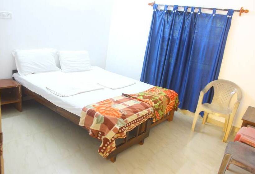 ホテル Poonam Village Resort