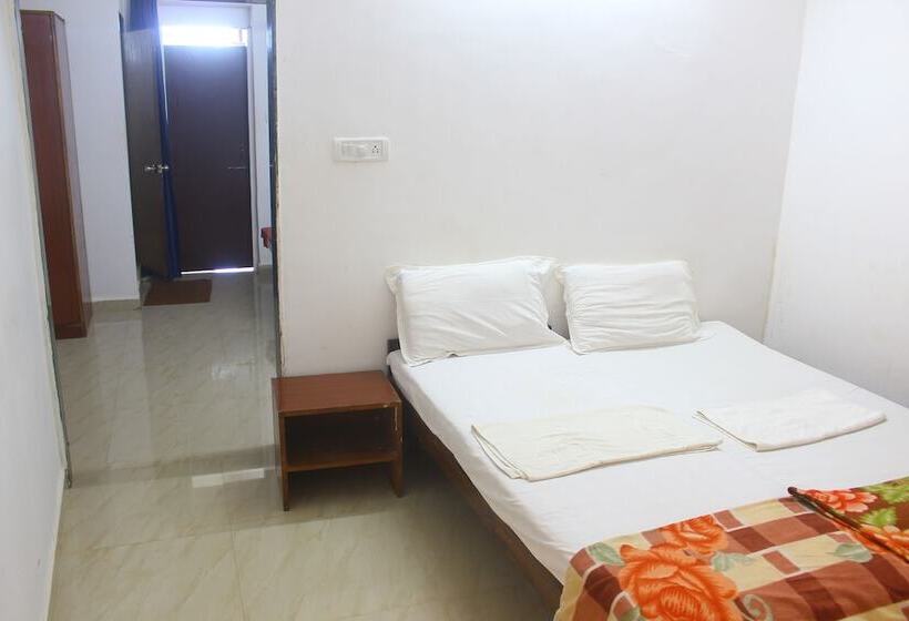 ホテル Poonam Village Resort