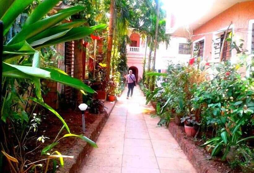 ホテル Poonam Village Resort