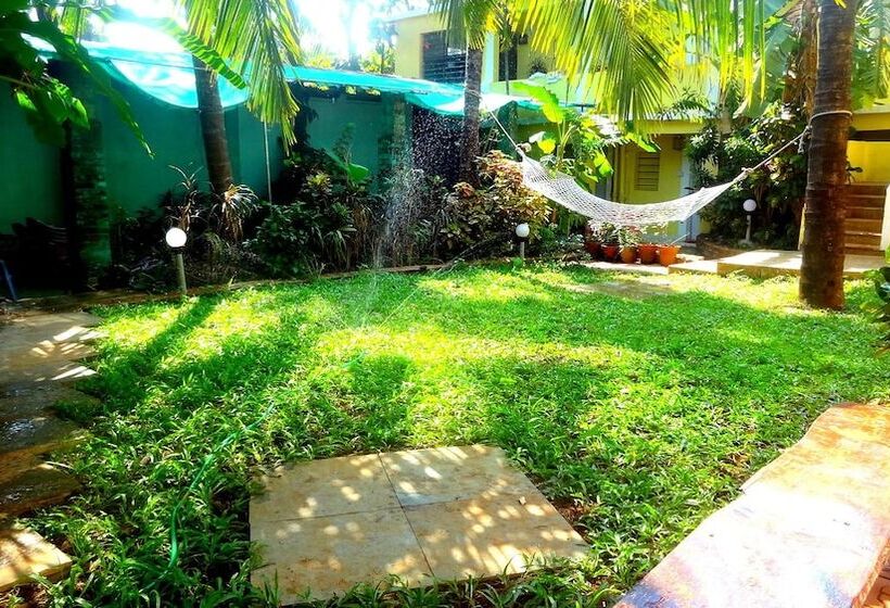 ホテル Poonam Village Resort