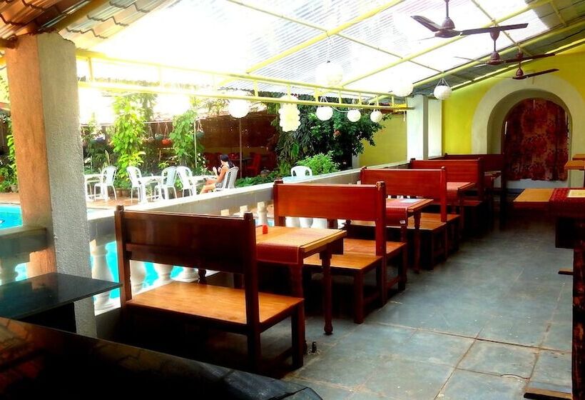 ホテル Poonam Village Resort