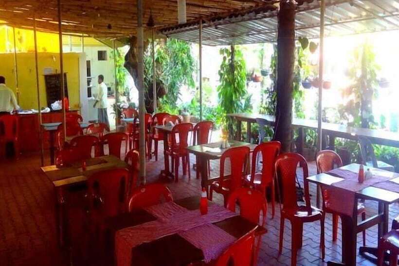 ホテル Poonam Village Resort