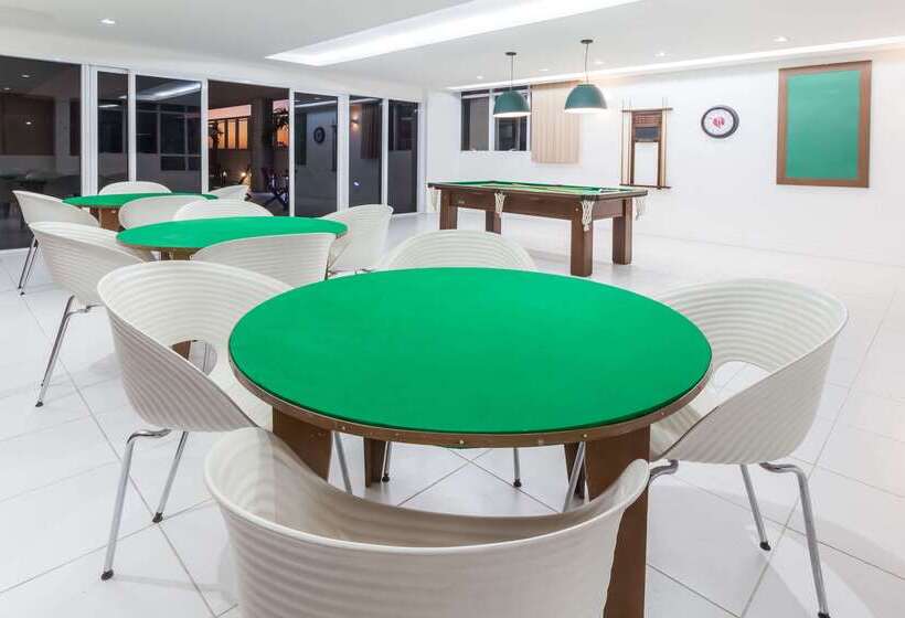 Ramada Hotel & Suites Campos Pelinca