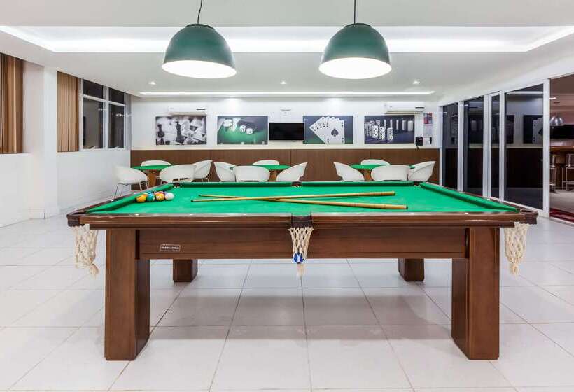 Ramada Hotel & Suites Campos Pelinca