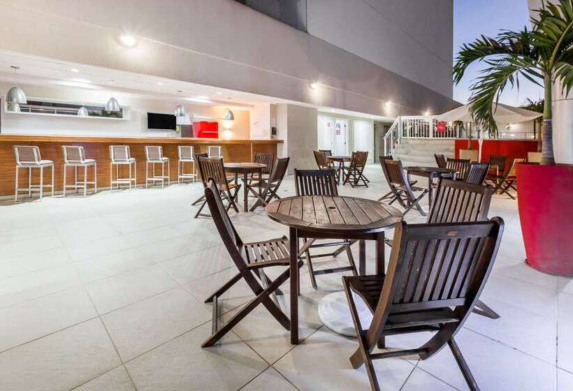 Ramada Hotel & Suites Campos Pelinca