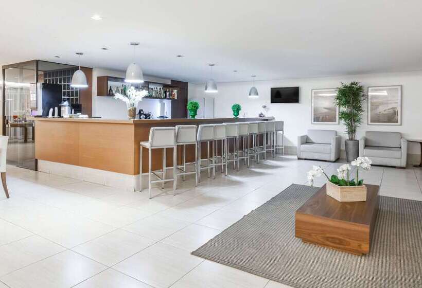 Ramada Hotel & Suites Campos Pelinca