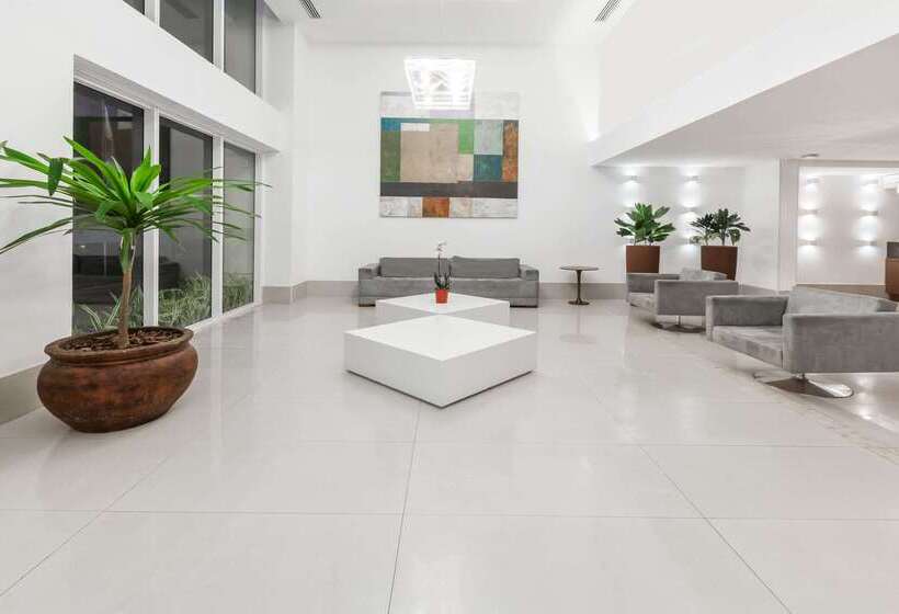 Ramada Hotel & Suites Campos Pelinca