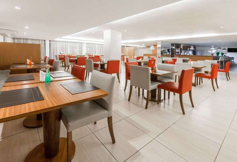 Ramada Hotel & Suites Campos Pelinca