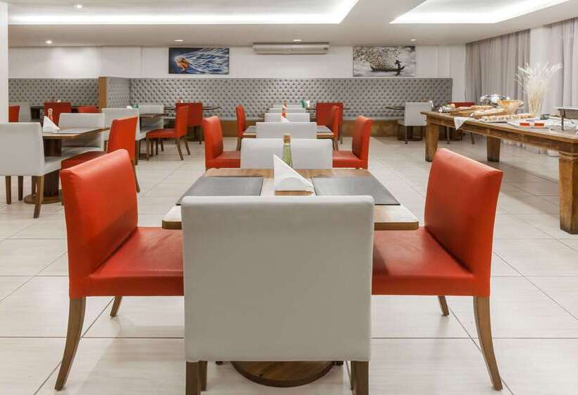 Ramada Hotel & Suites Campos Pelinca