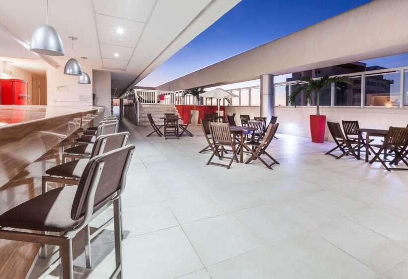 Ramada Hotel & Suites Campos Pelinca