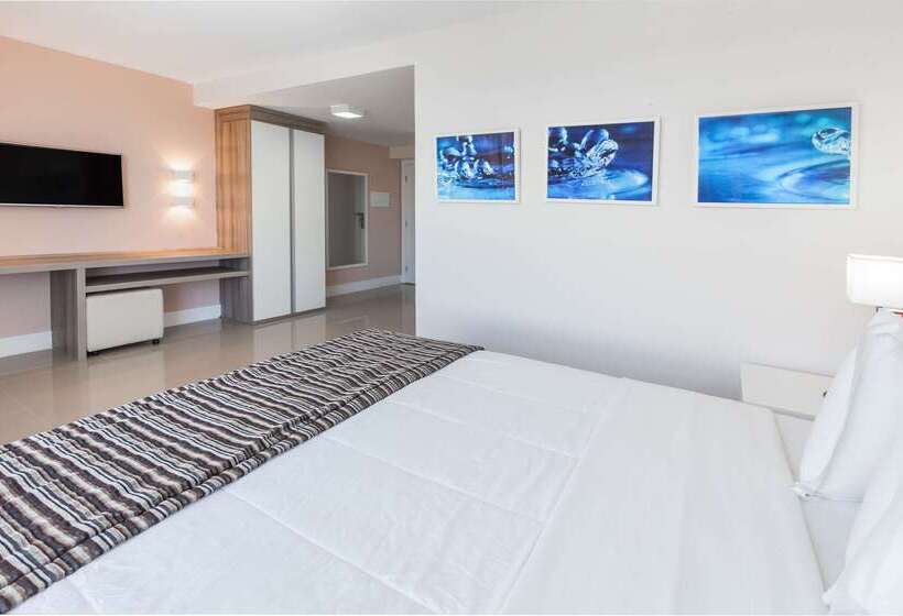 Ramada Hotel & Suites Campos Pelinca