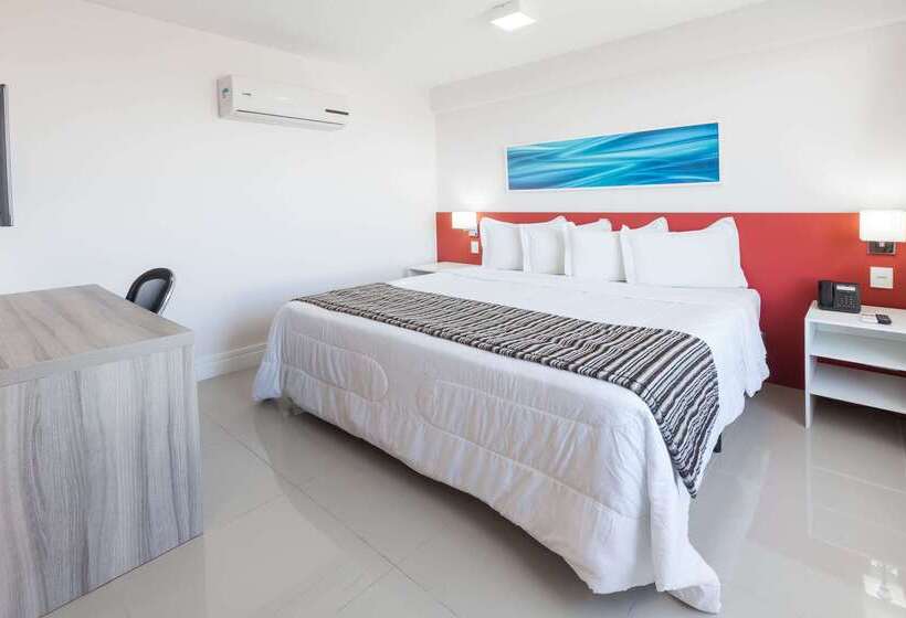 Ramada Hotel & Suites Campos Pelinca