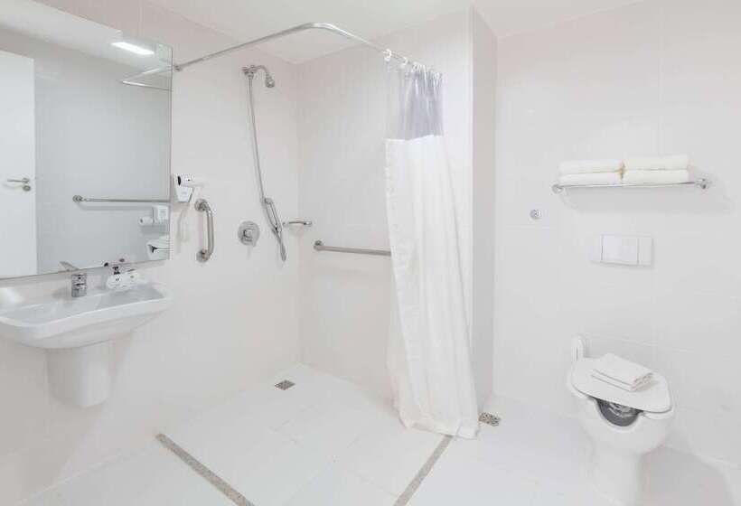 Ramada Hotel & Suites Campos Pelinca