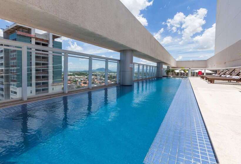 Ramada Hotel & Suites Campos Pelinca