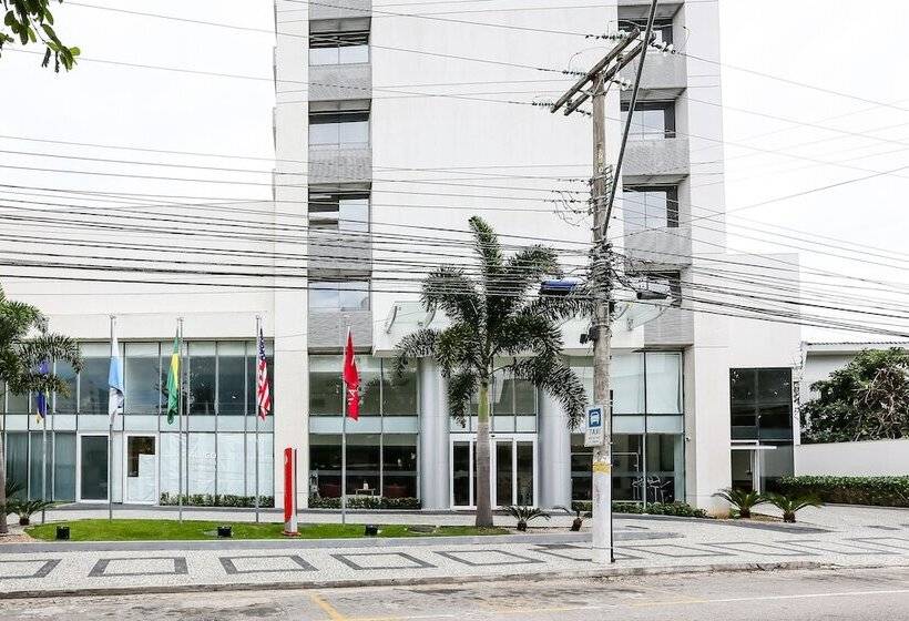 Ramada Hotel & Suites Campos Pelinca