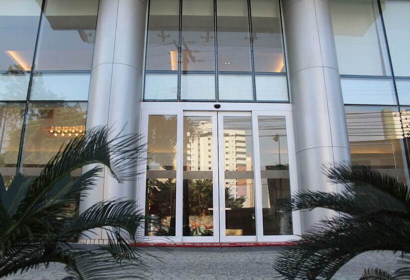 Ramada Hotel & Suites Campos Pelinca