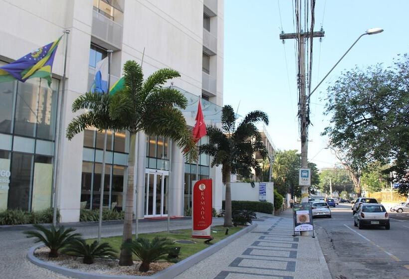 Ramada Hotel & Suites Campos Pelinca