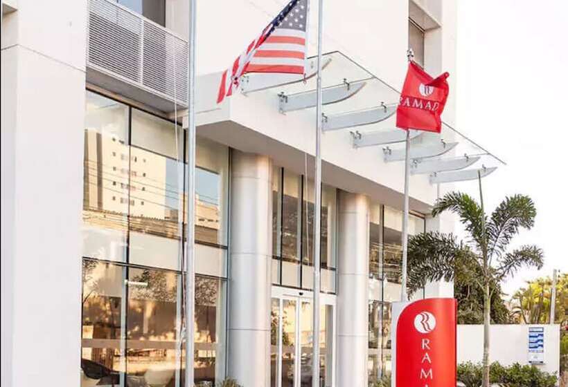 Ramada Hotel & Suites Campos Pelinca