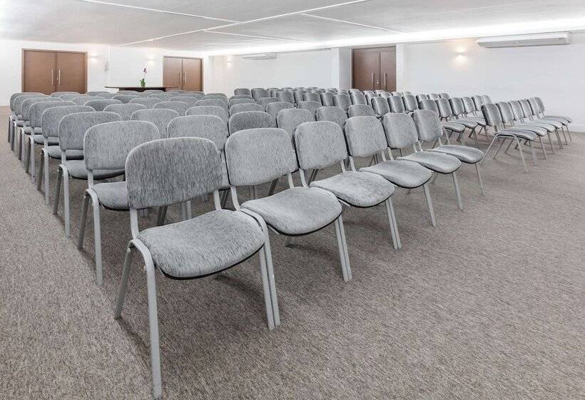 Ramada Hotel & Suites Campos Pelinca