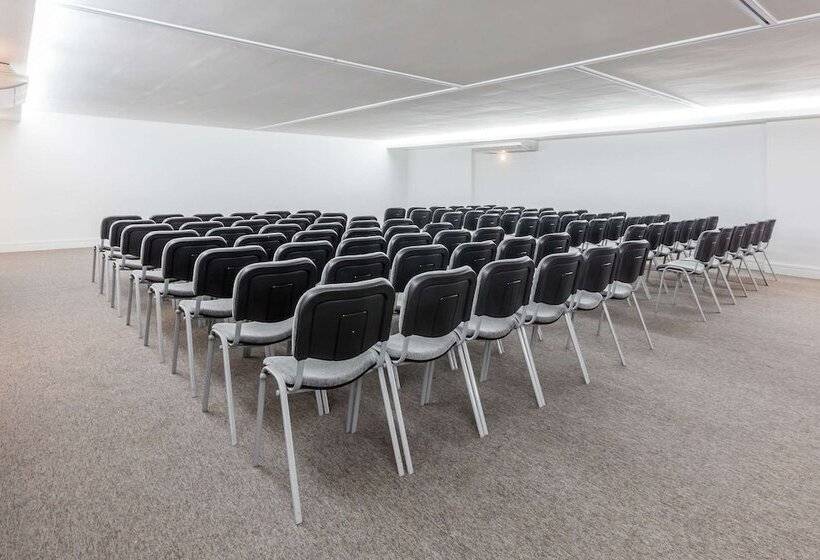 Ramada Hotel & Suites Campos Pelinca