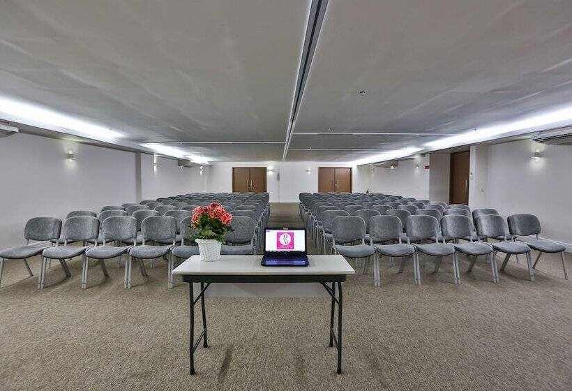 Ramada Hotel & Suites Campos Pelinca