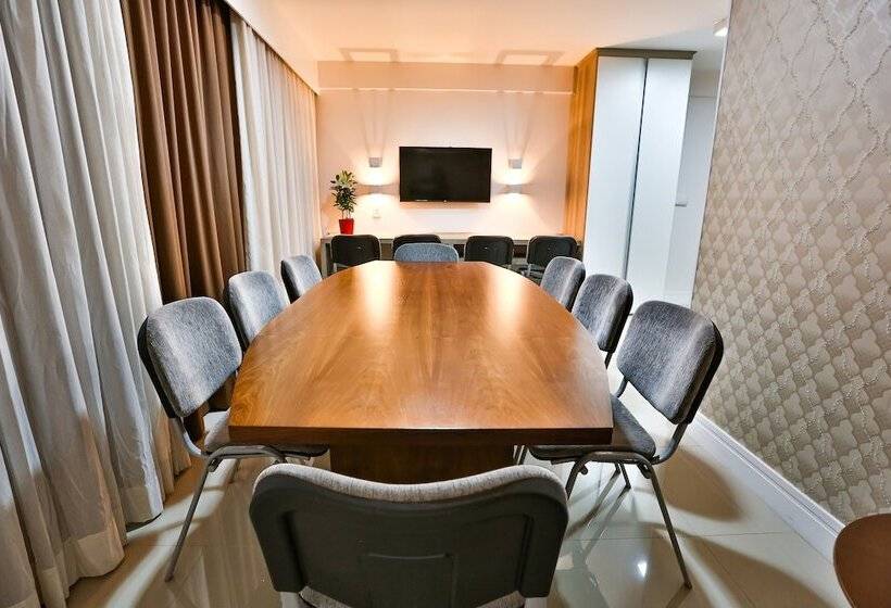 Ramada Hotel & Suites Campos Pelinca