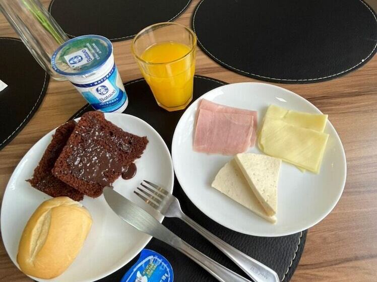 Ramada Hotel & Suites Campos Pelinca