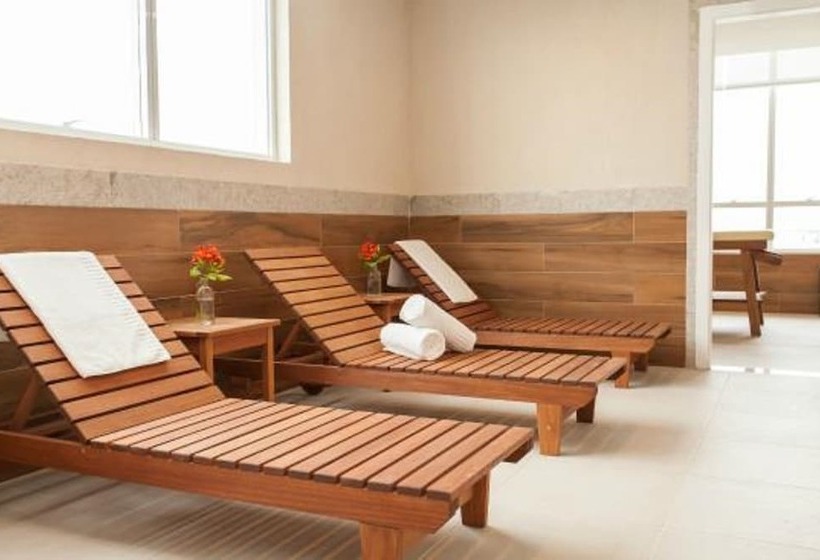 Ramada Hotel & Suites Campos Pelinca