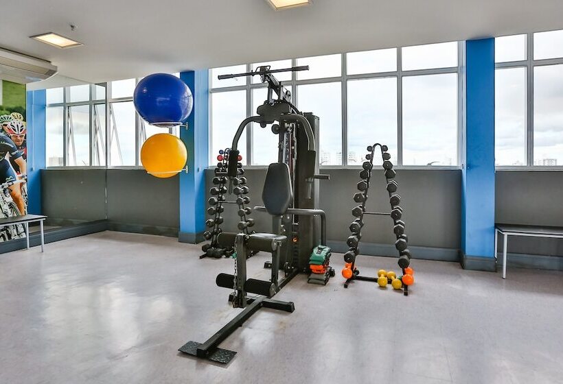 Ramada Hotel & Suites Campos Pelinca