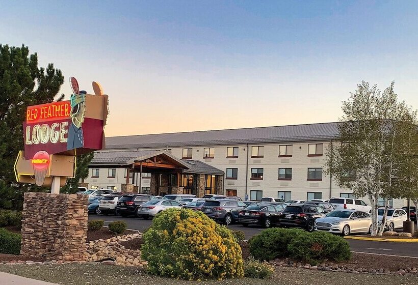 فندق Red Feather Lodge