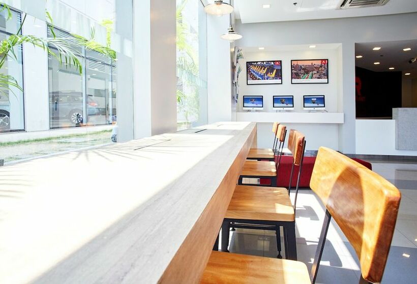 هتل Red Planet Manila Aseana City