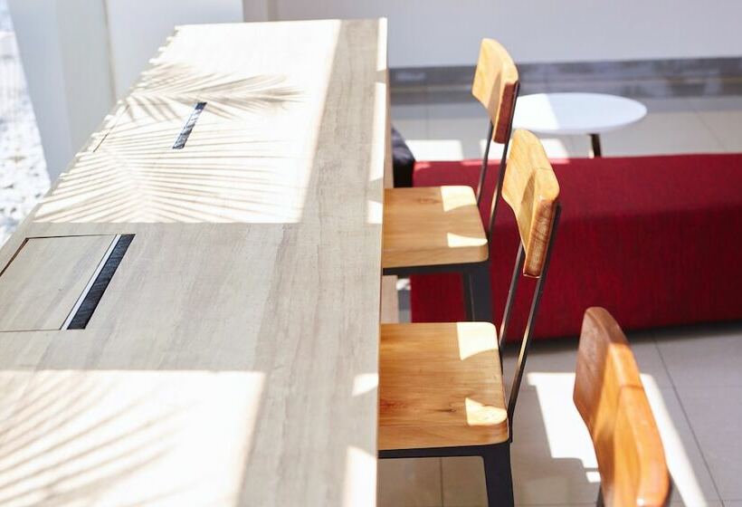 هتل Red Planet Manila Aseana City